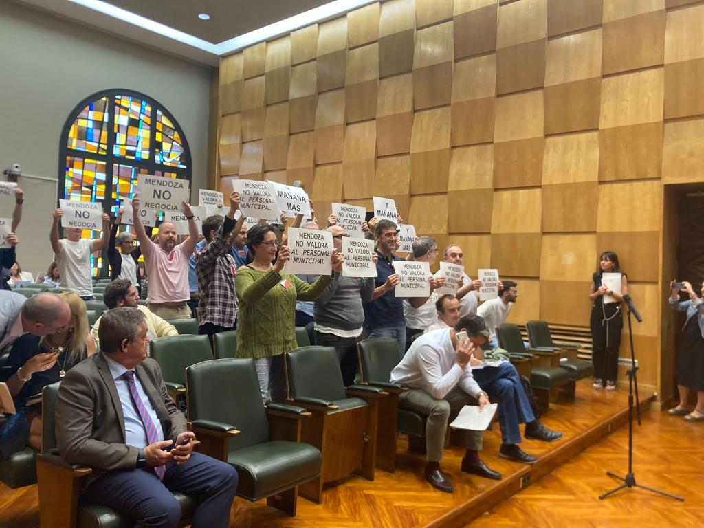 Protesta De La Mayor A Sindical Ante Un Concejal Que O No Sabe O No